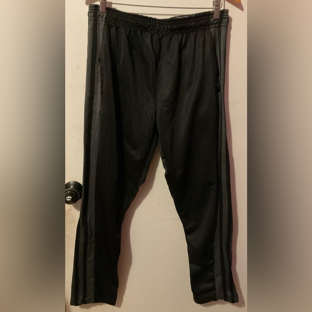 Game Time men’s Black sweats with Gray Stripes size L